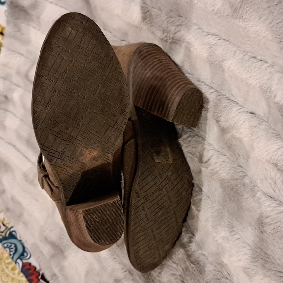 Dolce Vita suede bootie with side zip - Picture 7 of 9